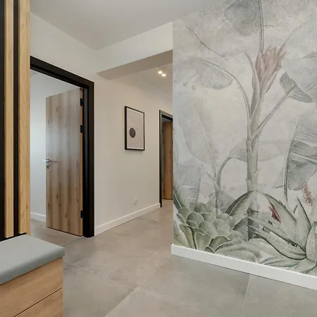 Exclusive River View With Balcony & Free Garage By Renters Prestige Apartament