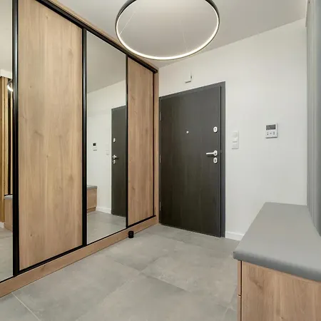 Exclusive River View With Balcony & Free Garage By Renters Prestige Apartament *