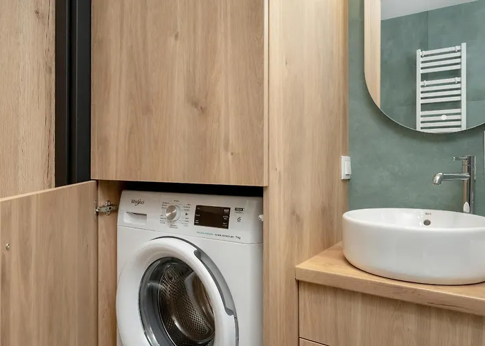 Exclusive River View With Balcony & Free Garage By Renters Prestige Appartement