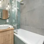 Exclusive River View With Balcony & Free Garage By Renters Prestige *