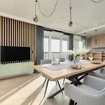 Exclusive River View With Balcony & Free Garage By Renters Prestige ורוצלב