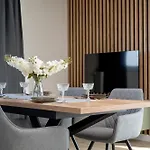 Exclusive River View With Balcony & Free Garage By Renters Prestige * ורוצלב