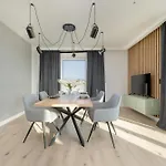Exclusive River View With Balcony & Free Garage By Renters Prestige ורוצלב