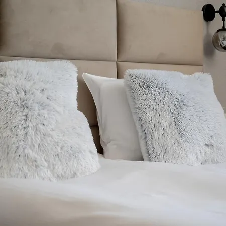 Apartman Exclusive River View With Balcony & Free Garage By Renters Prestige